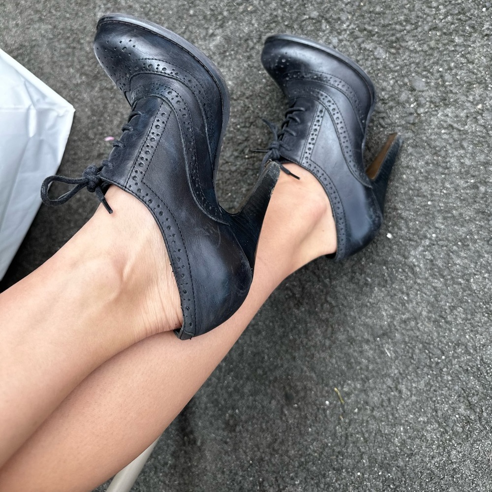 Aldo black leather, closed toe, high heels. Size 6. Used.